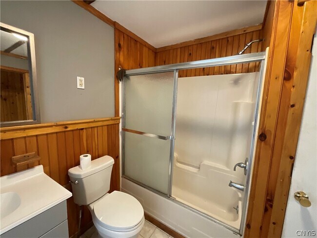 Building Photo - 377 W Main St