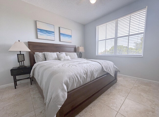 Building Photo - 2080 Greenview Shores Blvd