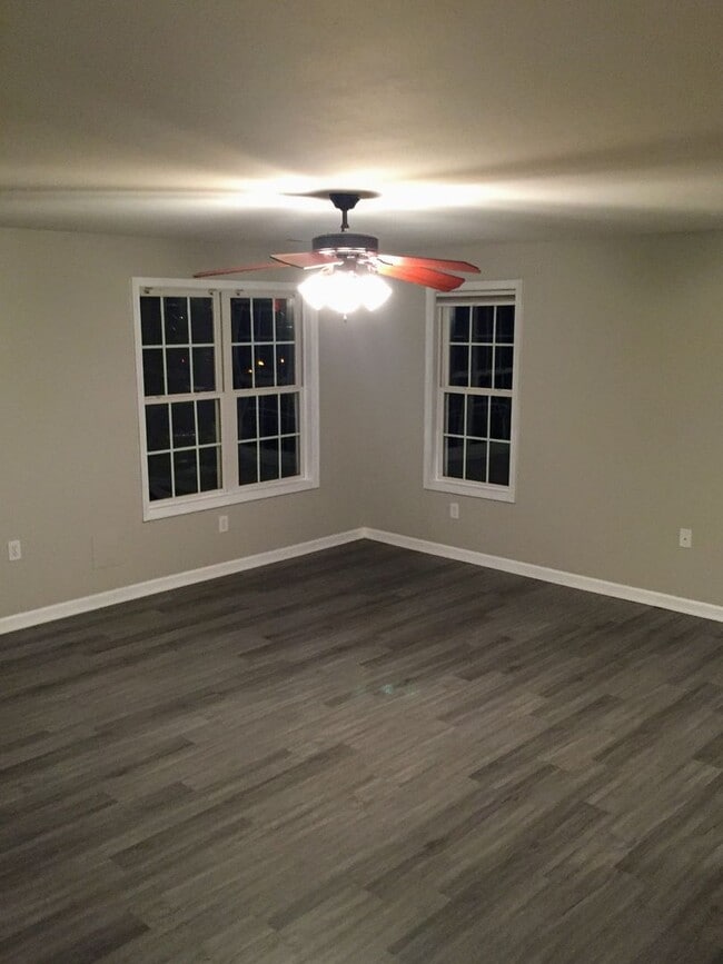 Building Photo - 3 Bedroom Townhome in Lynchburg