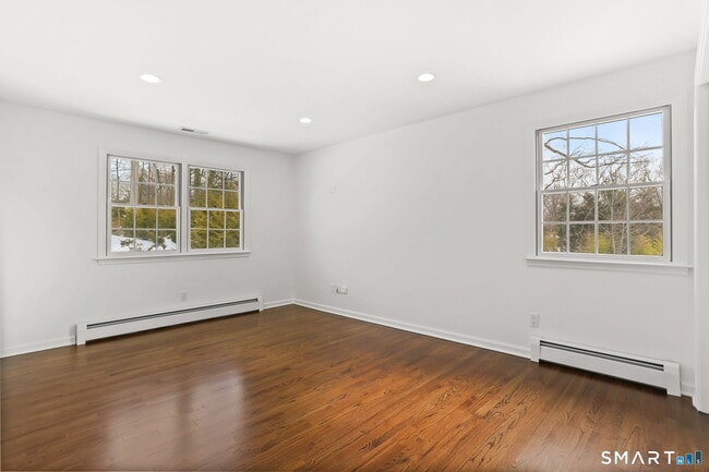 Building Photo - 11 Partrick Ln