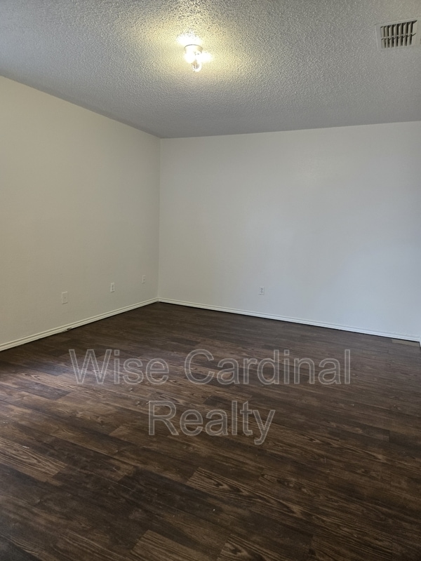 Building Photo - 5709 Auburn Dr