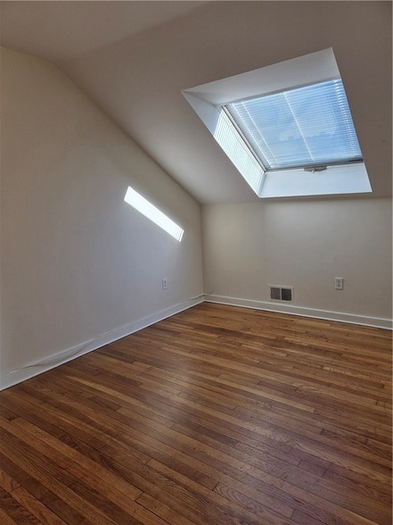 Building Photo - 32 Farewell St