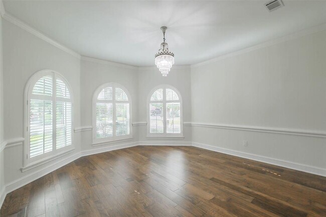 Building Photo - 1319 Hannington Dr