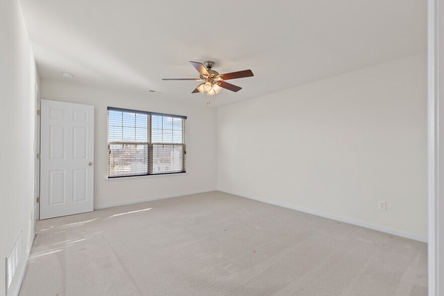 Building Photo - 614 Prairiegate Ct