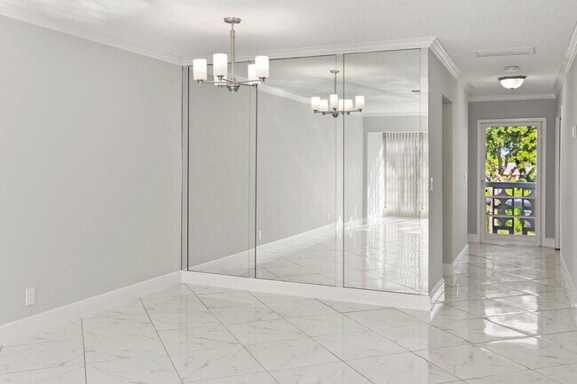 Building Photo - 2480 Juniper Dr