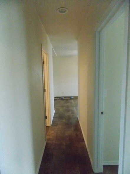 Building Photo - 302 W El Paso Ave