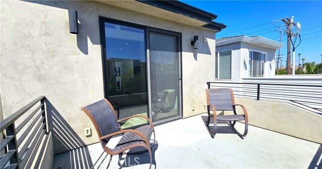 Building Photo - 237 1st St