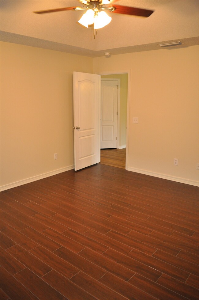 Building Photo - 673 Mozingo Ln