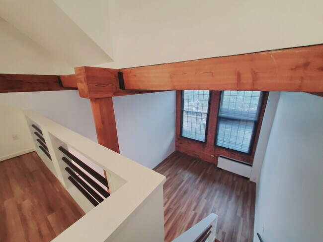 Building Photo - 25 Grand St