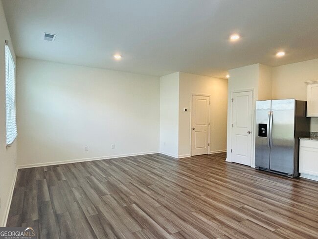 Building Photo - 403 Kings Cross Wy