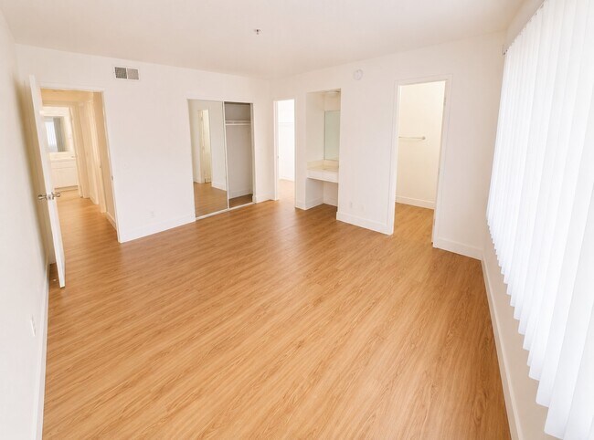 Building Photo - 4540 Natick Ave