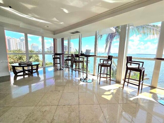 Building Photo - 1155 Brickell Bay Dr