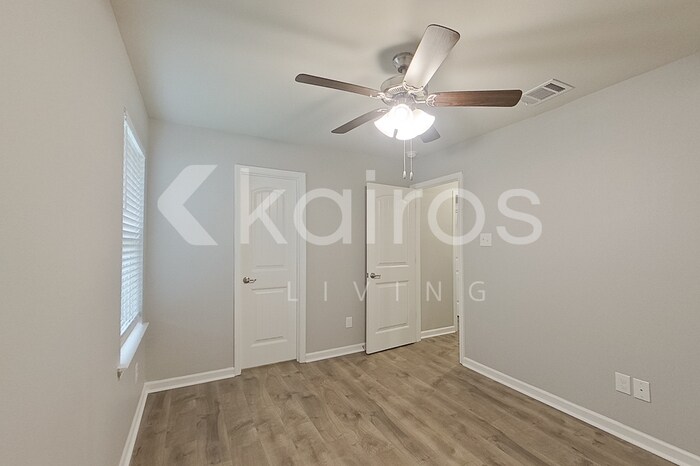 Building Photo - 413 Mango Dr