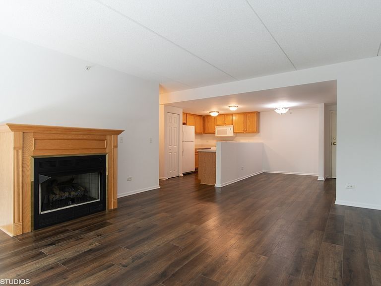 Living room - 1111 Burlington Ave