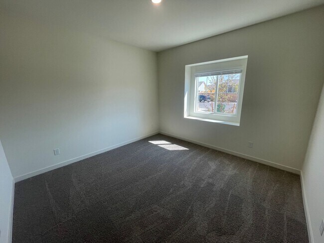 Building Photo - Brand New DR Horton Home!