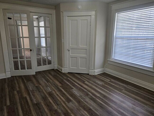 Building Photo - 2 bedroom main floor unit, Berrien Springs