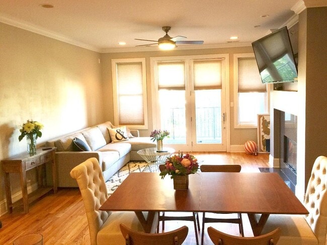 Building Photo - 3024 N Sheffield Ave