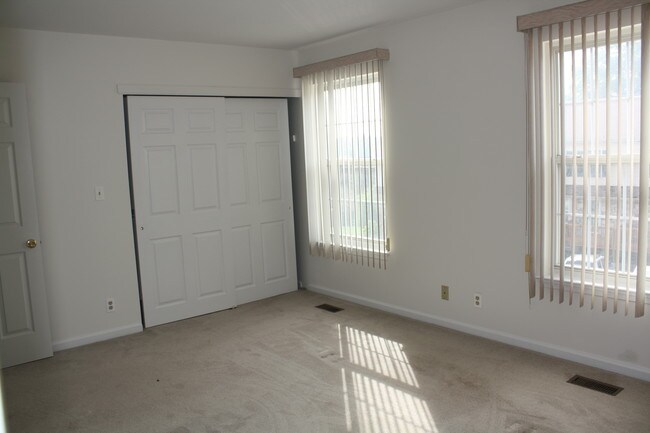 Building Photo - 7923 Ridge Ave