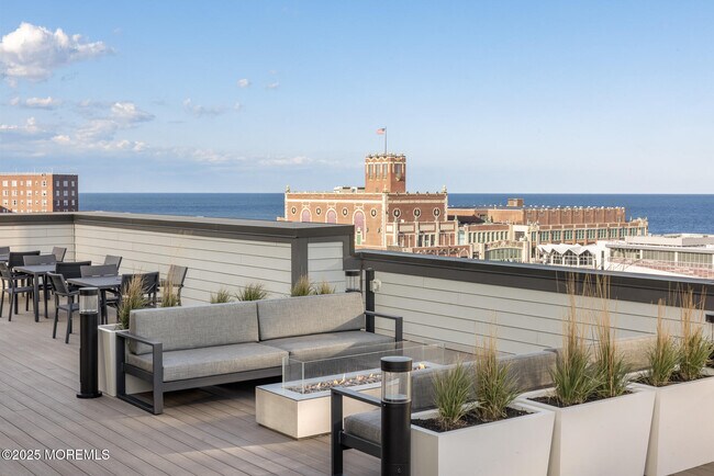 Building Photo - 1150 Kingsley St