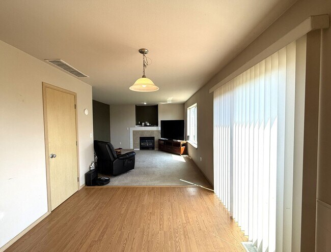 Building Photo - Sunnyside Area Home with Amazing Views!