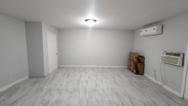 Building Photo - 301 Soria Dr