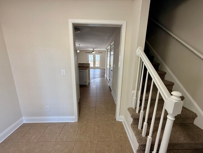 Building Photo - 2803 Hilton Dr