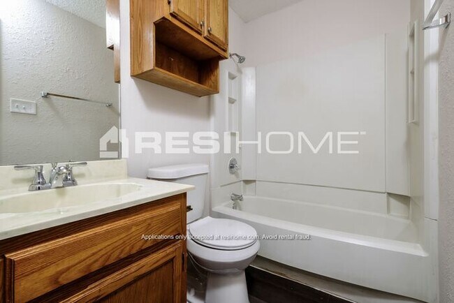 Building Photo - "Welcome Home! Get 1 month FREE RENT when ...