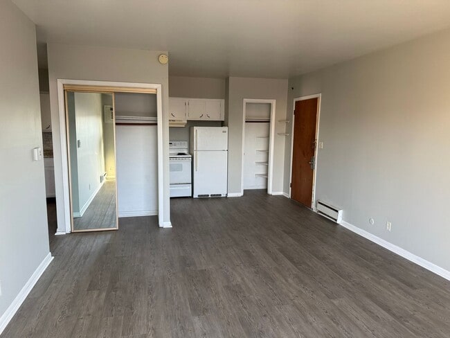 Building Photo - Spacious 1 Bed 1 Bath in the heart of Speedway!