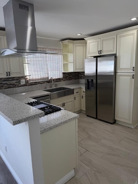 Building Photo - 18550 Hatteras St