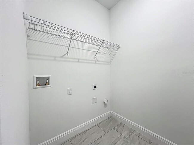 Building Photo - 5736 N Claremont Dr