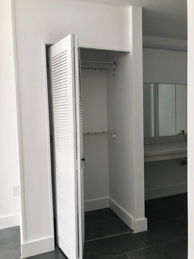 Building Photo - 6850 Royal Palm Blvd