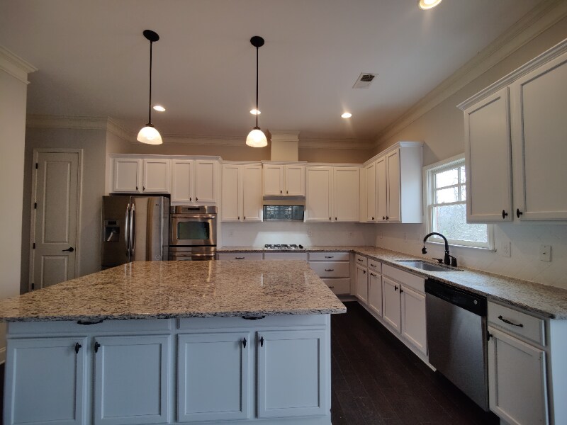 Building Photo - 1650 Bramble Bush Way