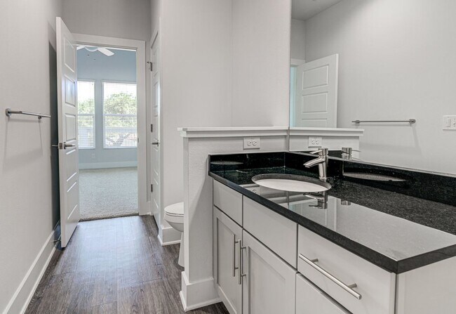 Building Photo - Super Cute South Austin 3/2.5 Condo, built...
