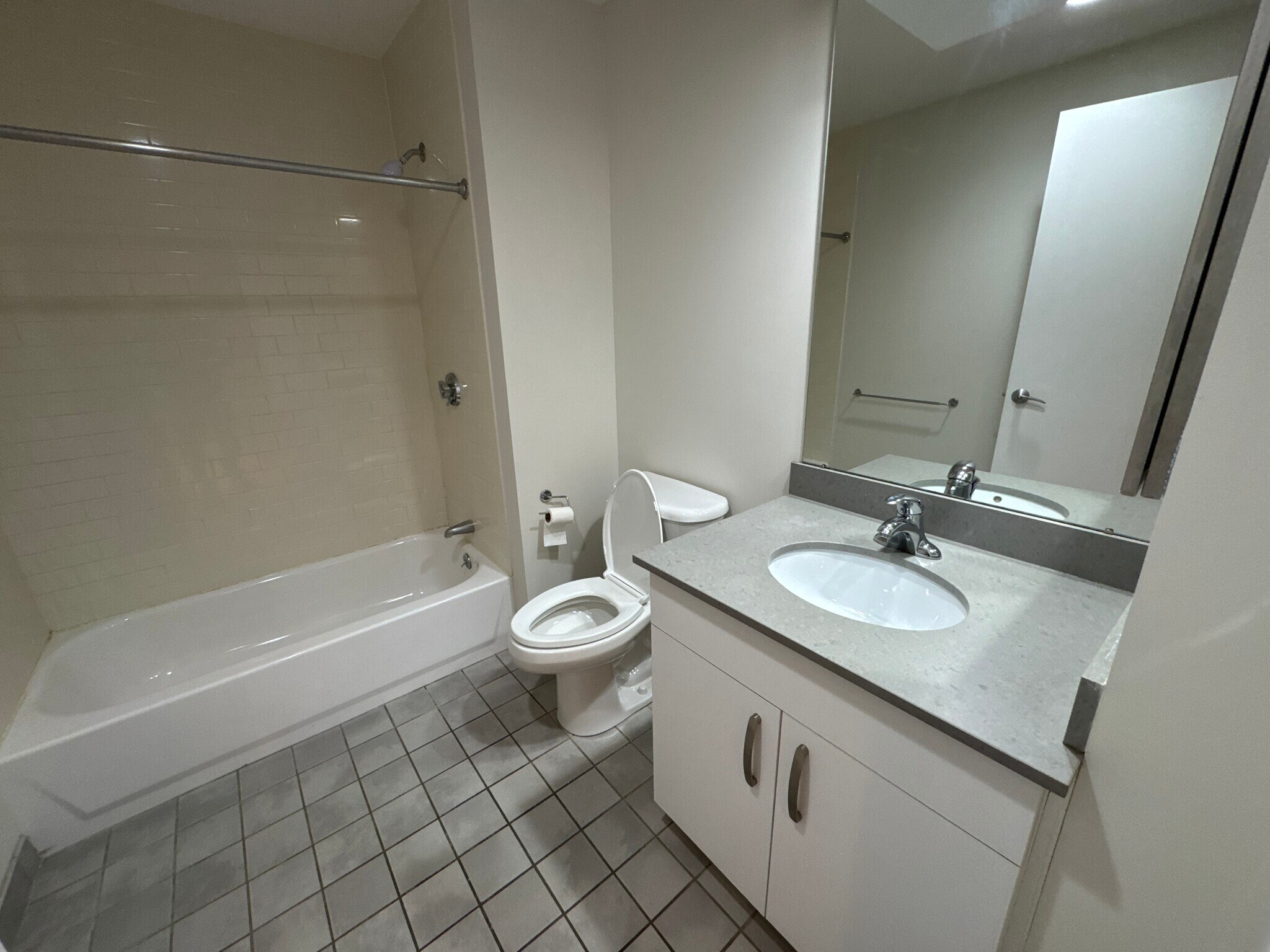 Building Photo - 595 Albany St