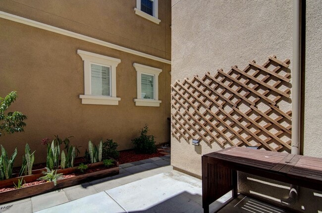 Building Photo - Gated 2017-Build Single Family Home for Re...