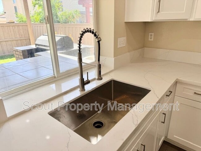 Building Photo - 43174 Teramo St