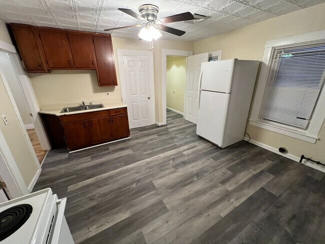 Building Photo - 23-25-25 Dale St