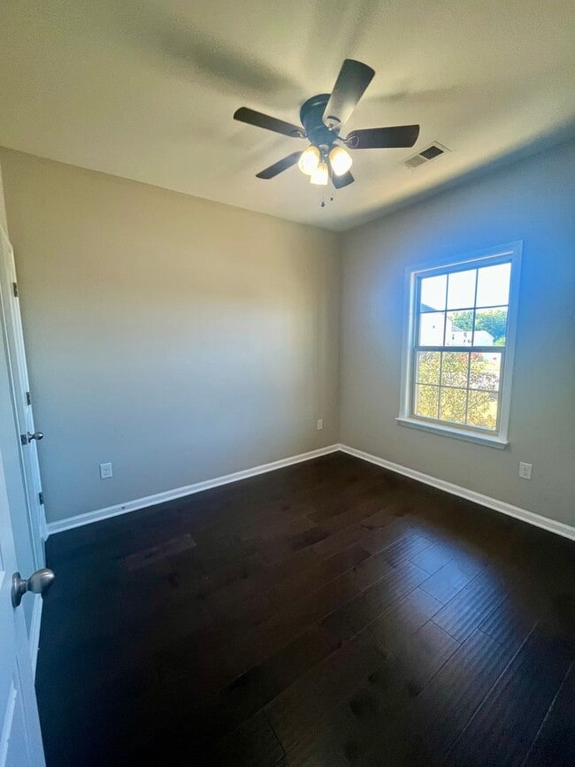 Building Photo - 5 Bedroom 3 Bathroom Home in Pendleton