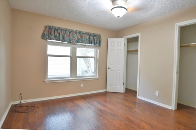 Building Photo - 3009 Rose Ln