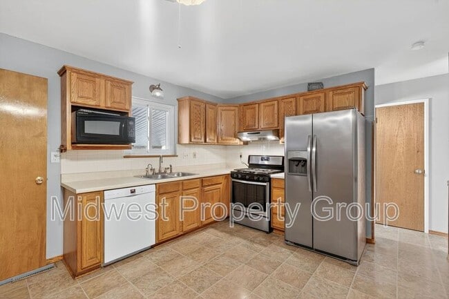 Building Photo - 535 Bardot Dr