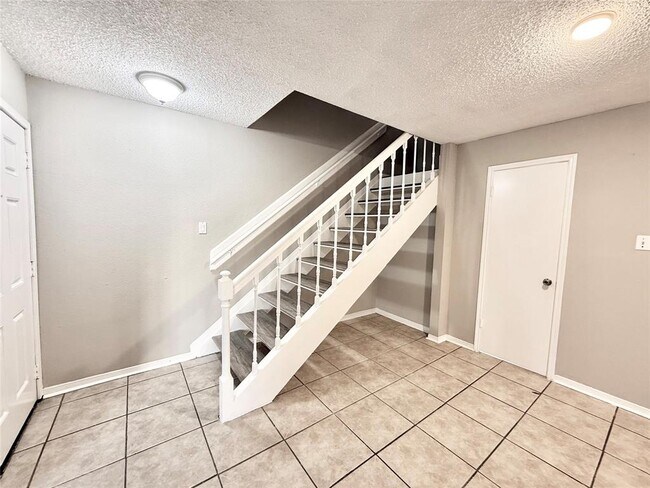 Building Photo - 3600 Jeanetta St