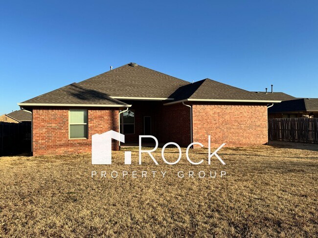 Building Photo - Beautiful 3 Bedroom Home with Study in Westmoore Area of OKC *HALF OFF 1st Month's Rent*