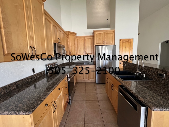 Building Photo - 4 Bedroom Home Built in 2018, near Country Club