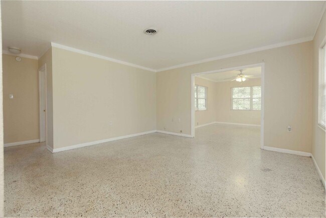 Building Photo - 2BR/1BA (with possible 3rd Bedroom) in Summerfield