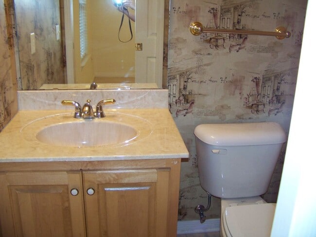 Building Photo - Beautiful 4-Bedroom Home - Heather Oaks