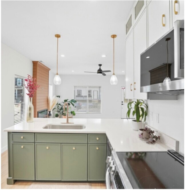 Building Photo - 408 St Clair Ave