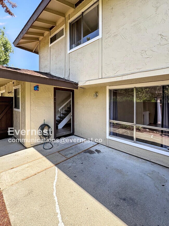 Building Photo - 4940 Poplar Terrace