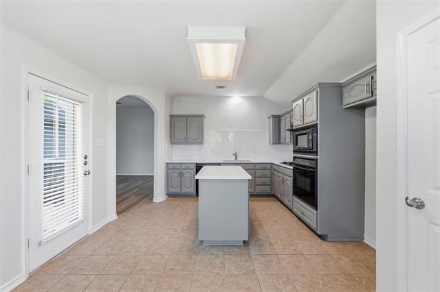 Building Photo - 1720 Avonlea Dr
