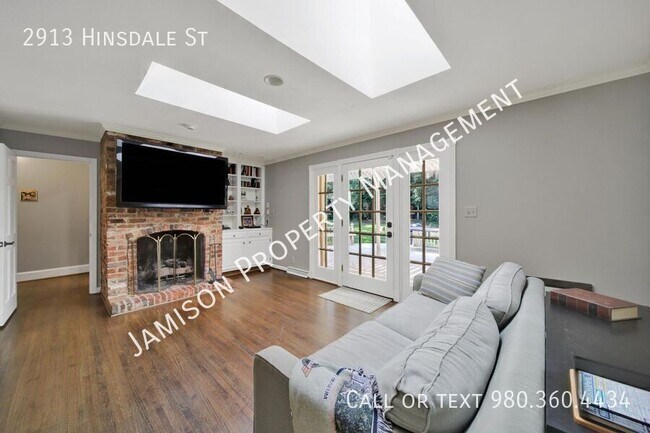 Building Photo - 2913 Hinsdale St