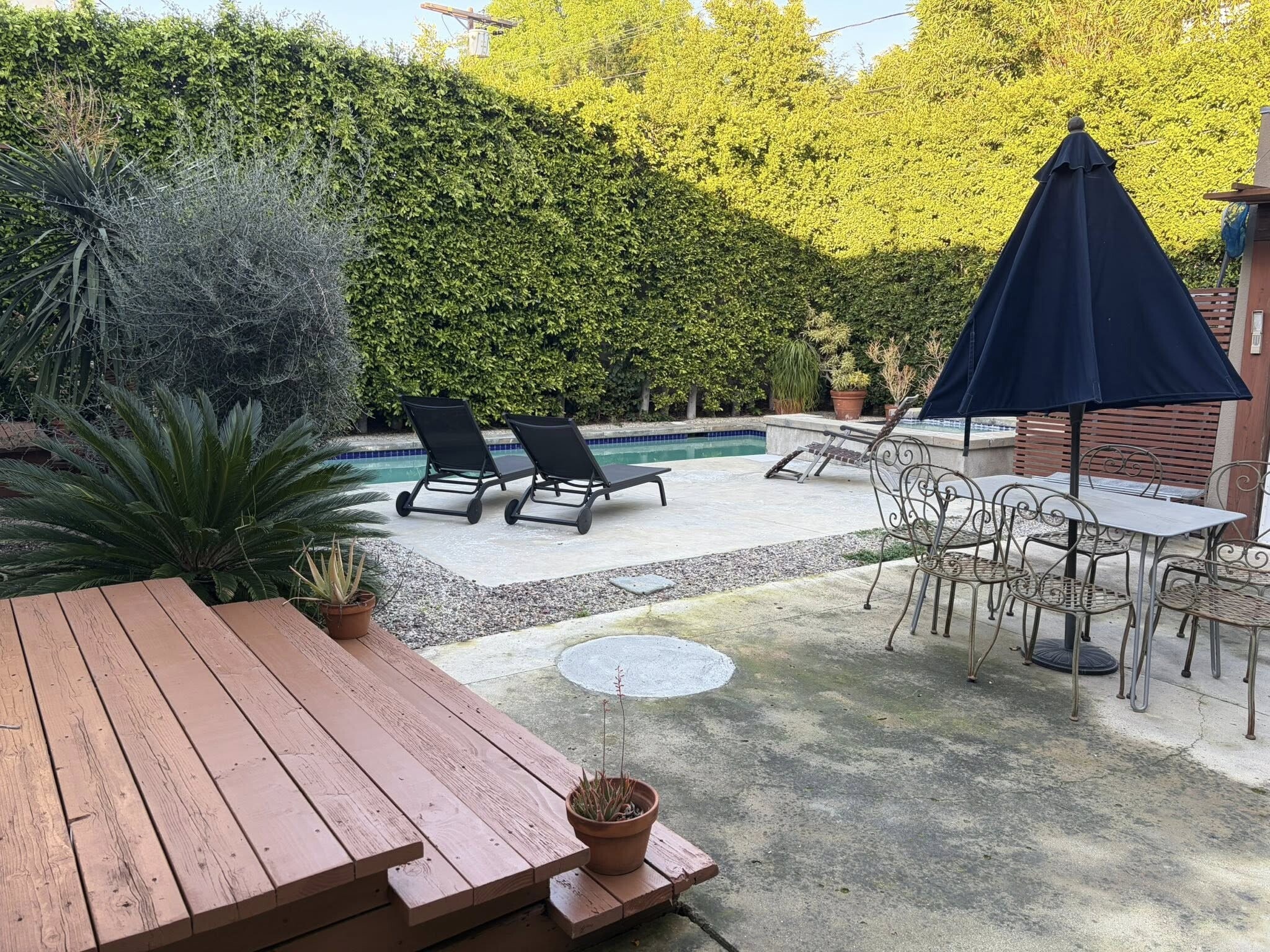 Building Photo - 832 N Las Palmas Ave